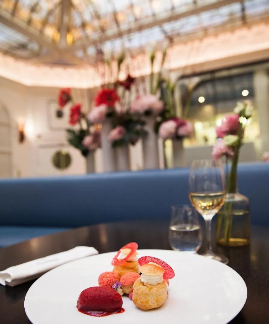 Hotel Vernet Champs Elysees Paris